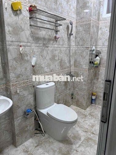 🍀Cho thuê nhà đẹp kế cạnh eon khu tên lửa. BTân