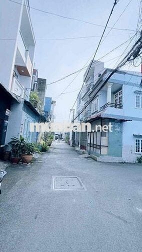 nhà đg oto đậu trong nhà 2 lầu 3pn 4wc