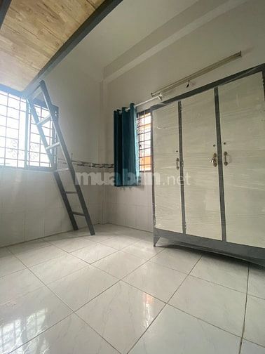 Thuê phòng trọ giá rẻ 2 mặt hẻm HXH thoáng, đối diện Emart,ĐHCN4,BT