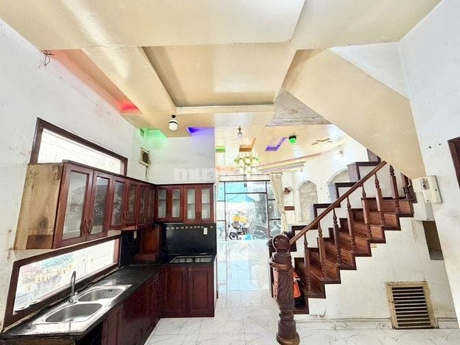 BÁN NHÀ HẺM CẠNH CẦU TÂN THUẬN 2