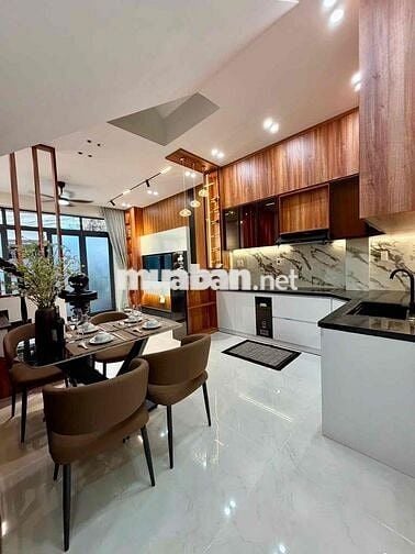 BÁN NHÀ 3 TẦNG 3 MÊ MỚI ĐẸP FUNL NỘI THẤT