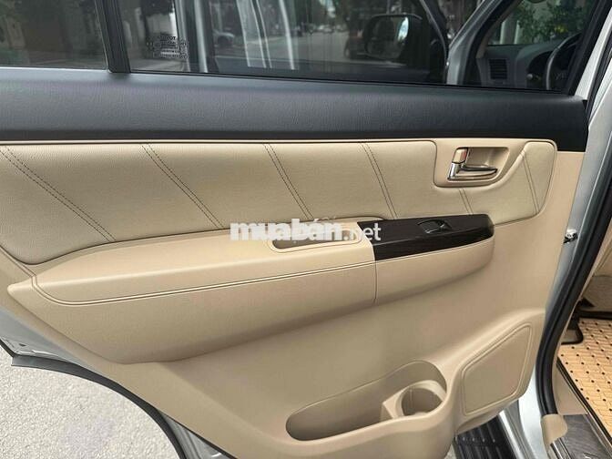 Toyota Fortuner 7 chỗ Tự động Xăng Bạc 1 chu mua m