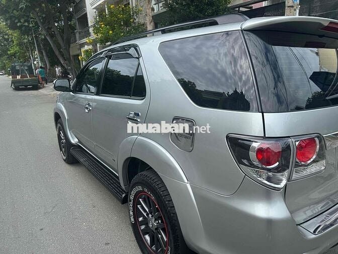 Toyota Fortuner 7 chỗ Tự động Xăng Bạc 1 chu mua m