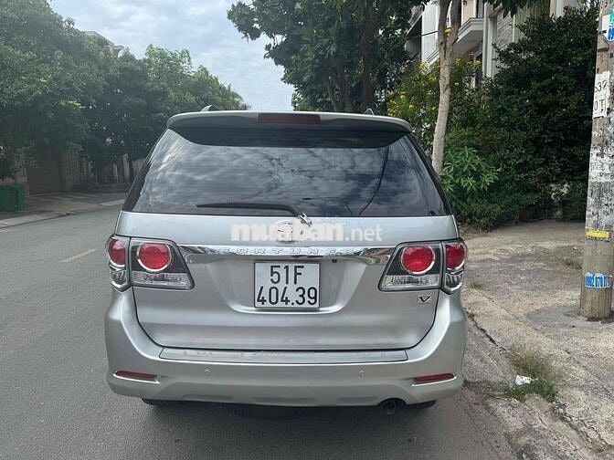 Toyota Fortuner 7 chỗ Tự động Xăng Bạc 1 chu mua m