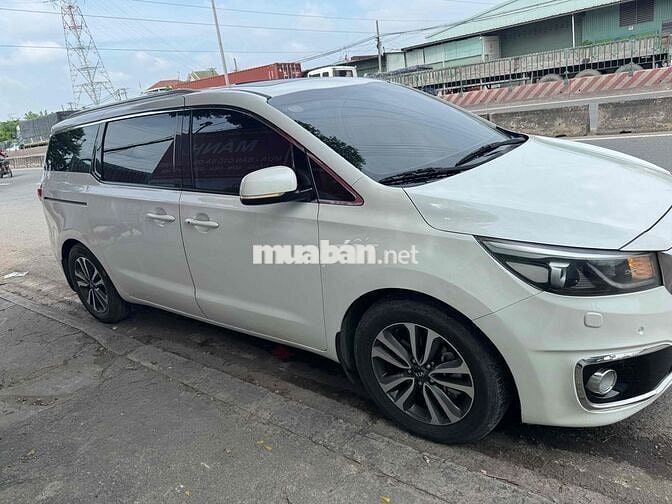 Kia Grand Sedona Trắng 7 chỗ Xăng Tự động