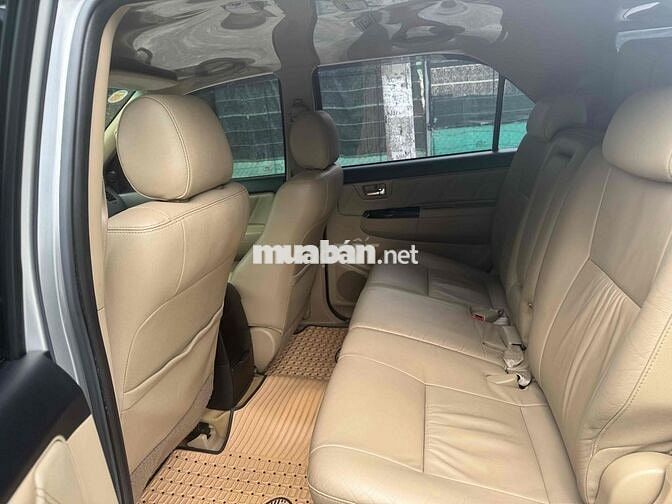 Toyota Fortuner 7 chỗ Tự động Xăng Bạc 1 chu mua m