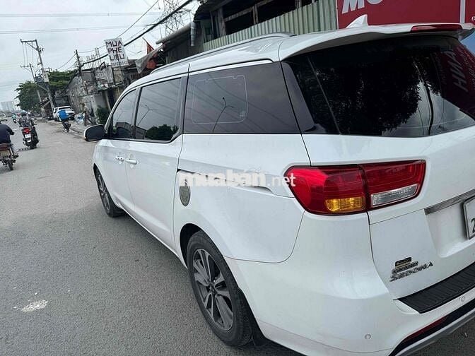 Kia Grand Sedona Trắng 7 chỗ Xăng Tự động
