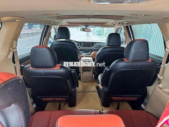 Kia Grand Sedona Trắng 7 chỗ Xăng Tự động