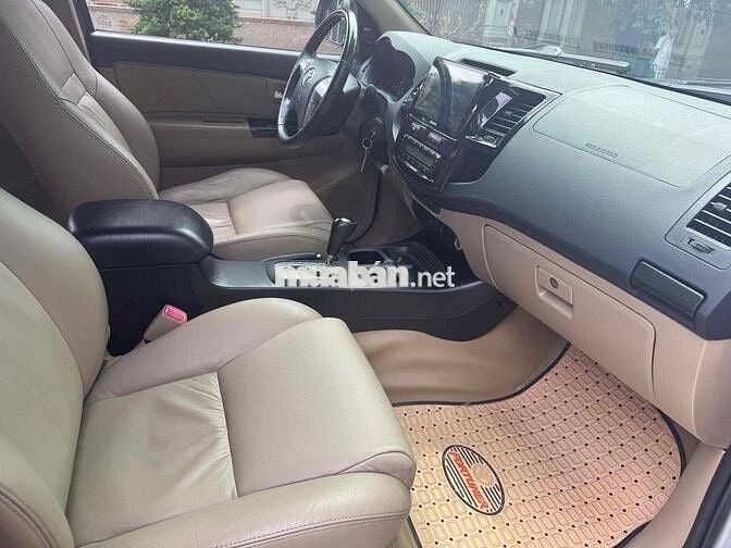 Toyota Fortuner 7 chỗ Tự động Xăng Bạc 1 chu mua m