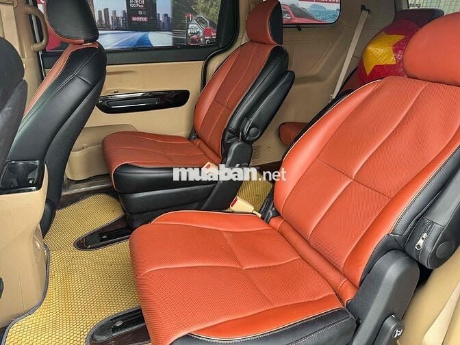 Kia Grand Sedona Trắng 7 chỗ Xăng Tự động