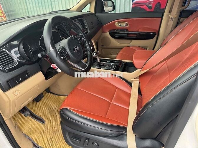 Kia Grand Sedona Trắng 7 chỗ Xăng Tự động