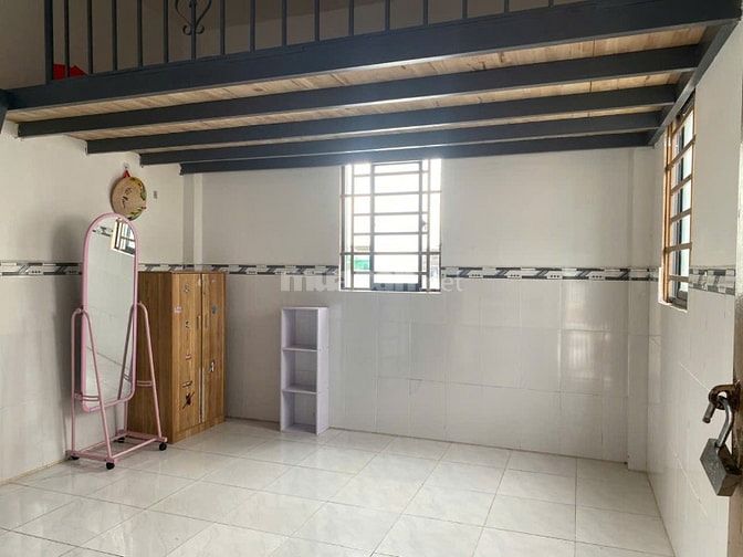 Thuê phòng trọ giá rẻ 2 mặt hẻm HXH thoáng, đối diện Emart,ĐHCN4,BT