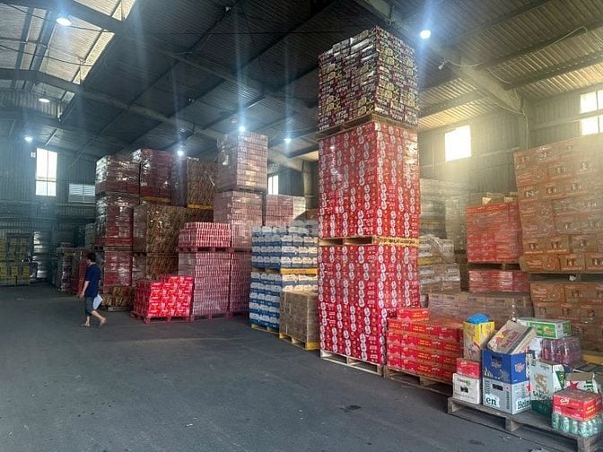 Cần tuyển phụ xe giao hàng bia nước ngọt....
