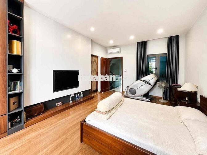 Nhà Đường 10M Dương Quảng Hàm 3 Lầu 5PN Có GARA XE HƠI 30tr