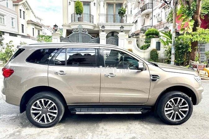 Ford Everest 2019 Titanium 2.0 Vàng cát