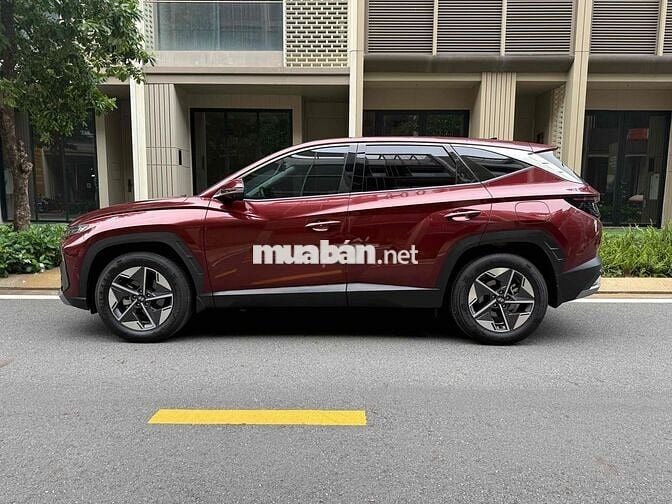 Hyundai Tucson 2.0 ĐB 2024 Đỏ 8.600 km