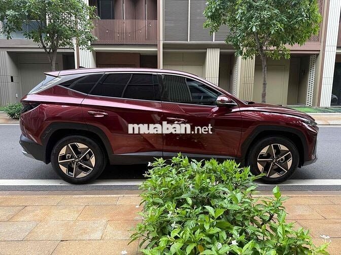 Hyundai Tucson 2.0 ĐB 2024 Đỏ 8.600 km