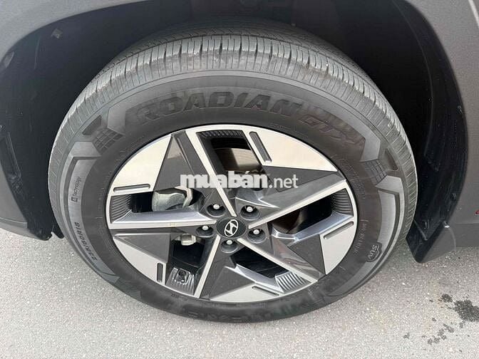 Hyundai Tucson 2.0 ĐB 2024 Đỏ 8.600 km