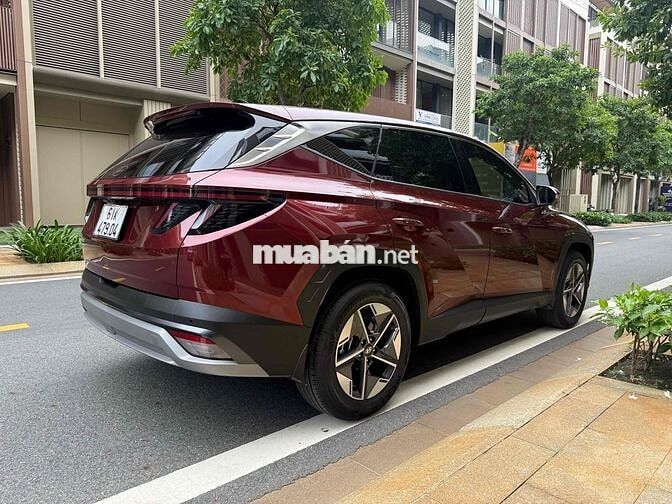 Hyundai Tucson 2.0 ĐB 2024 Đỏ 8.600 km