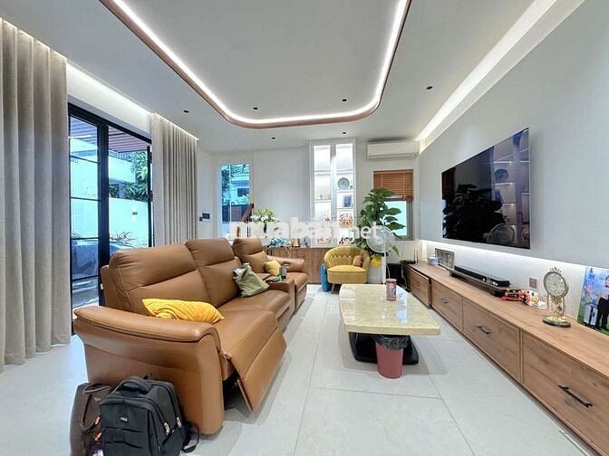 Biệt Thự Đẹp 3 Tầng, Full Nội Thất, 160m2, 9x18, Chỉ 17 Tỷ 9, Quận 7