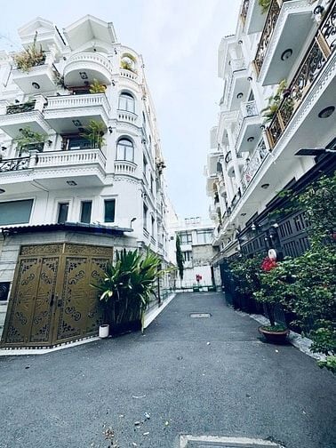 Bán nhà có THANG MÁY làm CHDV góc 2 mặt hẻm xe hơi 5m khu VIP Nguyễn V