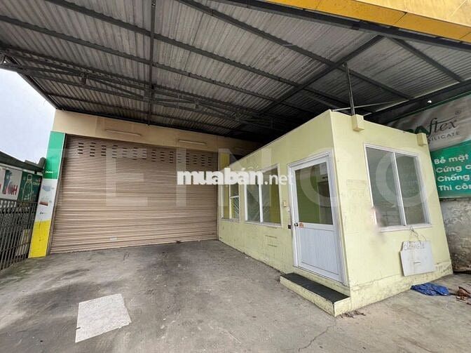 Kho xưởng và văn phòng 300 m² mặt tiền đường Quốc Lộ 1A, lộ Container