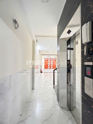 Bán nhà có THANG MÁY làm CHDV góc 2 mặt hẻm xe hơi 5m khu VIP Nguyễn V