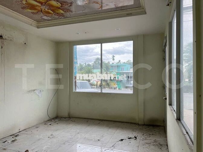 Kho xưởng và văn phòng 300 m² mặt tiền đường Quốc Lộ 1A, lộ Container