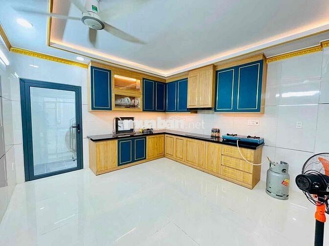 NGAY BỐN XÃ GIÁP TÂN PHÚ-5 TẦNG Ô TÔ NGỦ NHÀ-CHỈ HƠN 7Đ