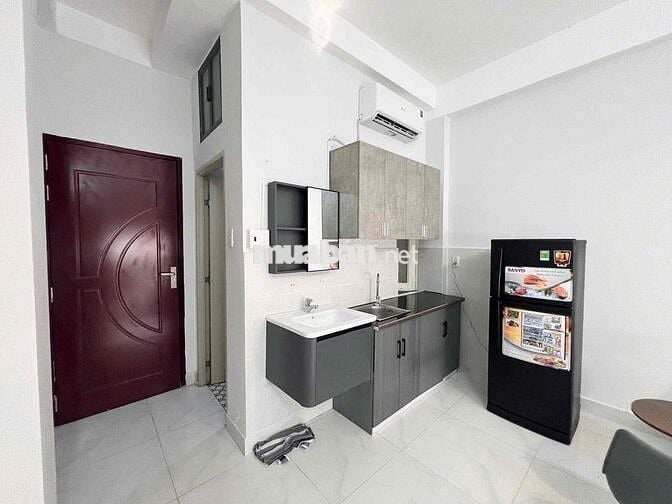 Cửa sổ ban công full nội thất đường Nguyễn Văn Công, ngay cv Gia Định