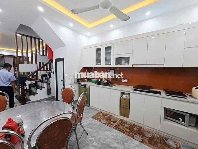 Nguyễn Văn Huyên 50m2, MT:4.5m, Đường Ô Tô, Dân Xây, >15Tỷ