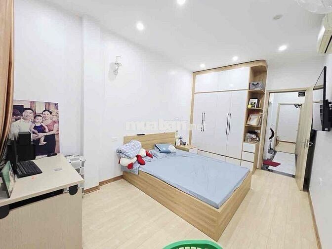 Nguyễn Văn Huyên 50m2, MT:4.5m, Đường Ô Tô, Dân Xây, >15Tỷ