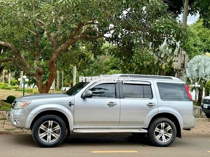 Ford Everest Limetit 2013 Bạc Tự động