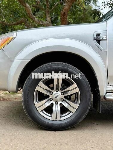 Ford Everest Limetit 2013 Bạc Tự động