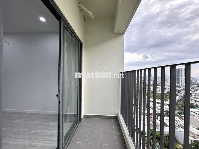 Cho thuê căn góc Bcons City 2PN 2WC ngay Làng Đại Học 