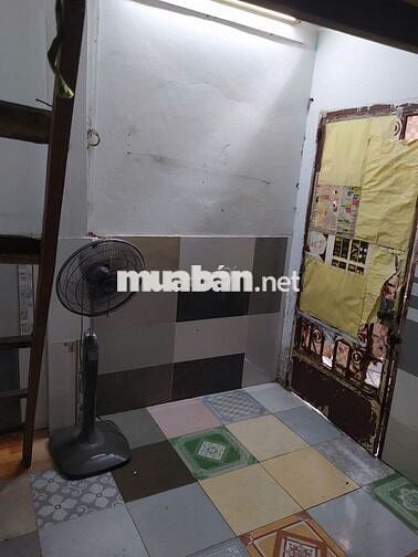 Phòng trọ 10m2 chung chủ, trệt, có gác, tolet trong phòng Q.Tân Phú
