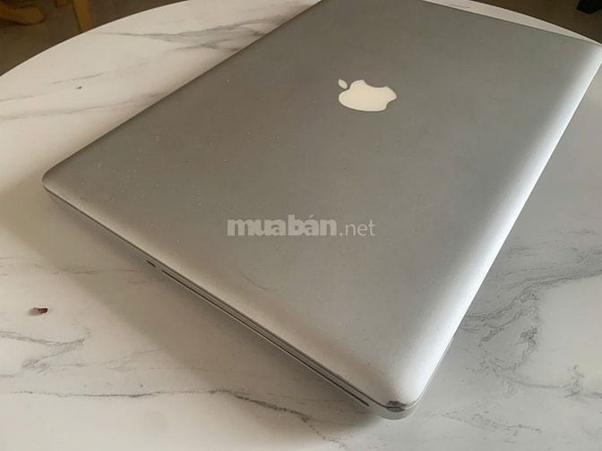 Thanh lý xác Macbook Pro nguyên khối, ngoại hình còn đẹp, cấn 1 góc.