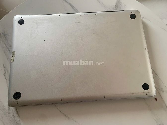 Thanh lý xác Macbook Pro nguyên khối, ngoại hình còn đẹp, cấn 1 góc.