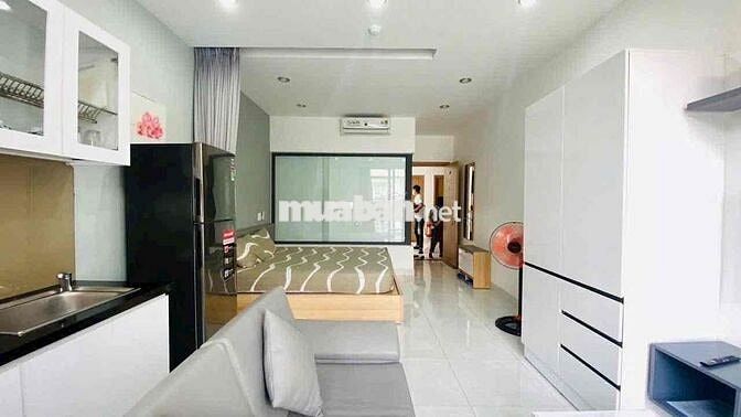 Cho THUÊ căn hộ view ban công, có thang máy, nội thất xịn Võ Thị Sáu