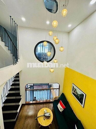 Cho thuê nhà Bát Khối - Cự Khối - Ô tô đỗ - Full đồ ở ngay. Giá 8,5tr