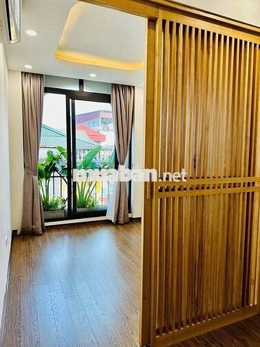 Cho thuê nhà Bát Khối - Cự Khối - Ô tô đỗ - Full đồ ở ngay. Giá 8,5tr