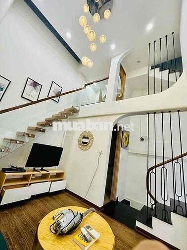🏡 Nhà nguyên căn Cự Khối 3PN full nội thất chỉ 8,5 triệu – Ô tô đỗ cửa