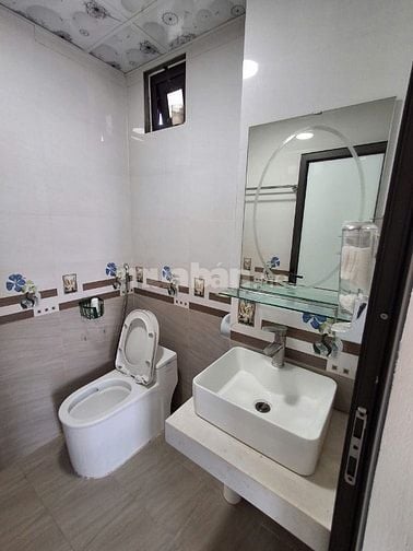 Cho thuê căn hộ khép kín nhà có thang máy cạnh chợ phố Dương Lâm HĐ