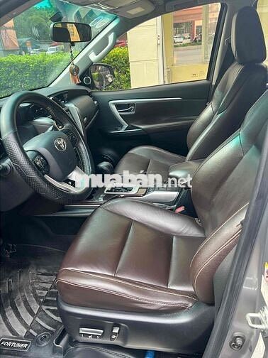 Toyota Fortuner 2018 bạc 7 chỗ , máy dầu , stđ !