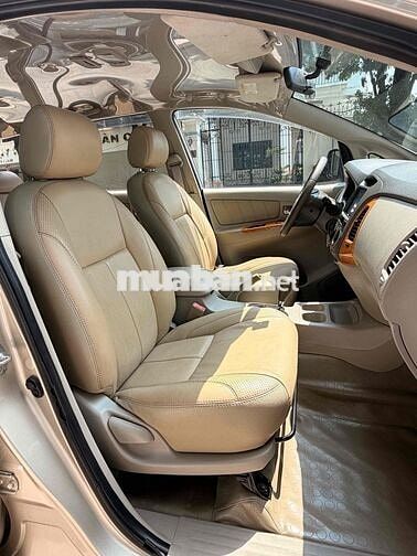 Toyota Innova 2010 Vàng cát Tự động