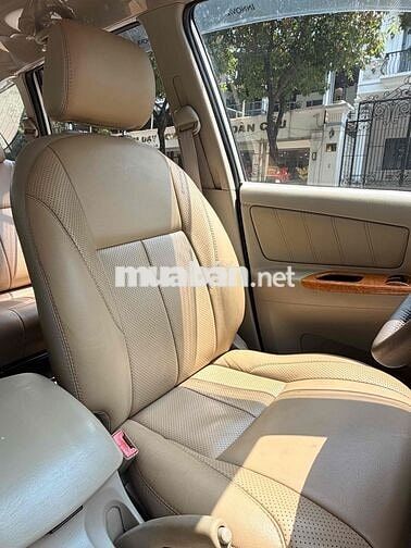 Toyota Innova 2010 Vàng cát Tự động