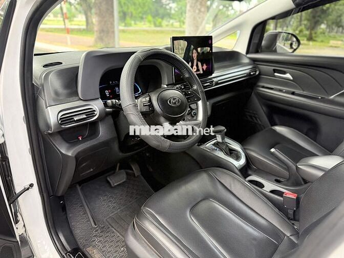Hyundai Stargazer 2022 Trắng 7 chỗ 70.000 km