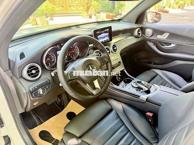 Mercedes GLC300 2017 Trắng 98000 miles