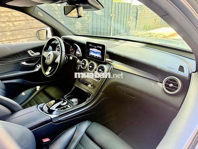 Mercedes GLC300 2017 Trắng 98000 miles