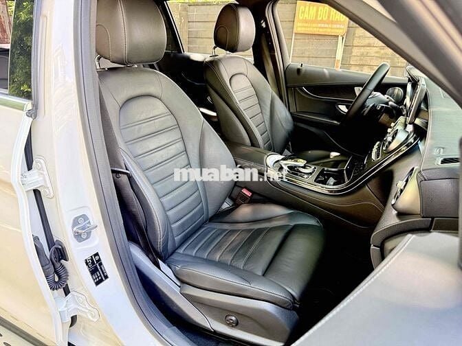 Mercedes GLC300 2017 Trắng 98000 miles